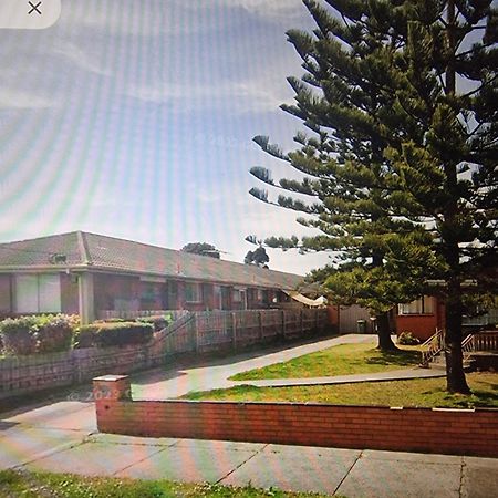 Two Pines, Whole Home In Tullamarine Near Airport! เมลเบิร์น ภายนอก รูปภาพ